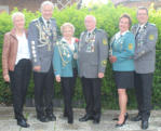 Wilfried und Christa Stresow (Adjutantenpaar), Sabine (Schützenkönigin) mit Ehemann Hansi Rüffer, Alfred und Corinna Thormählen (Adjutantenpaar)